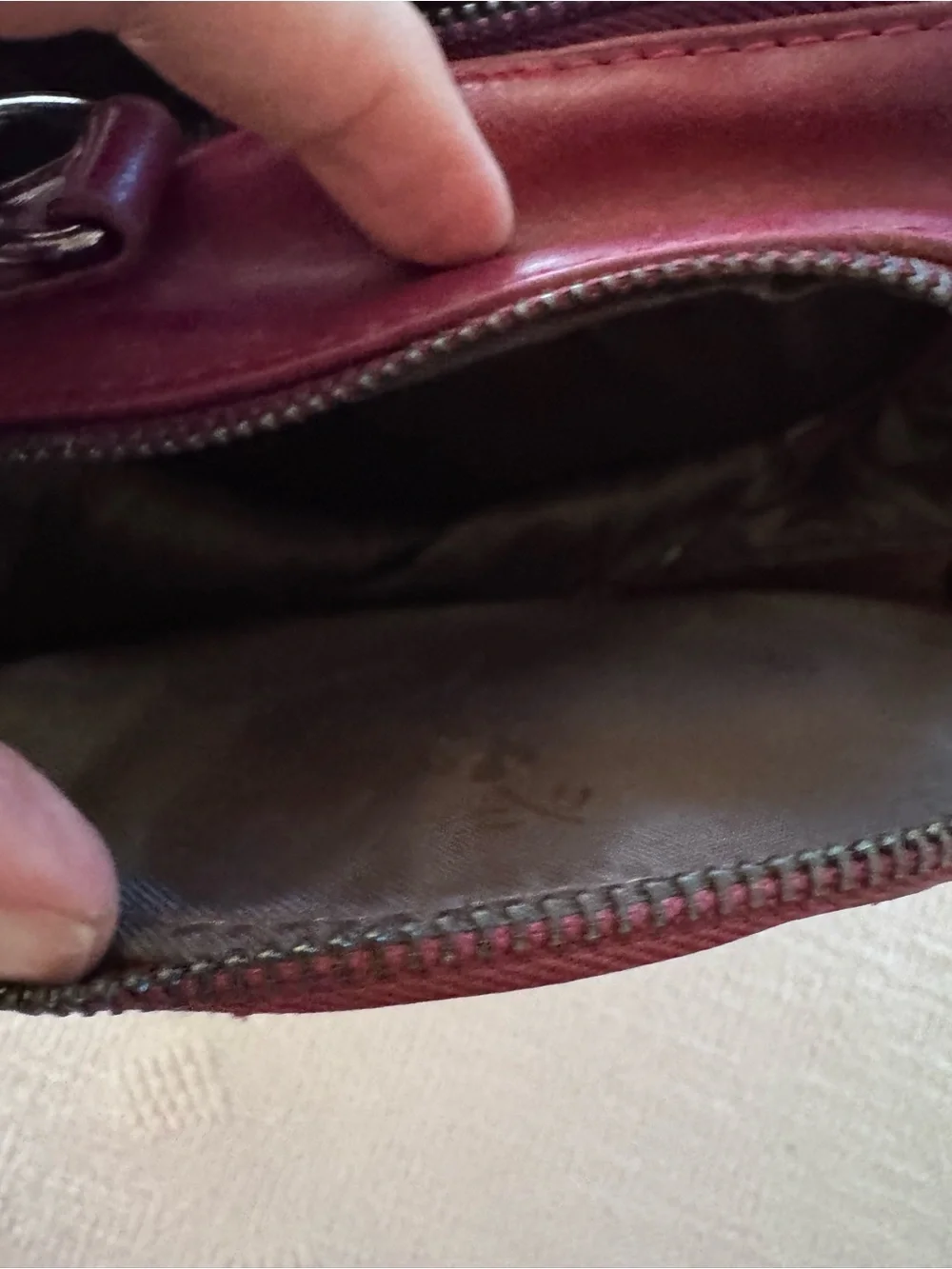 FanPinBag circular crossbody purse -Red/Black